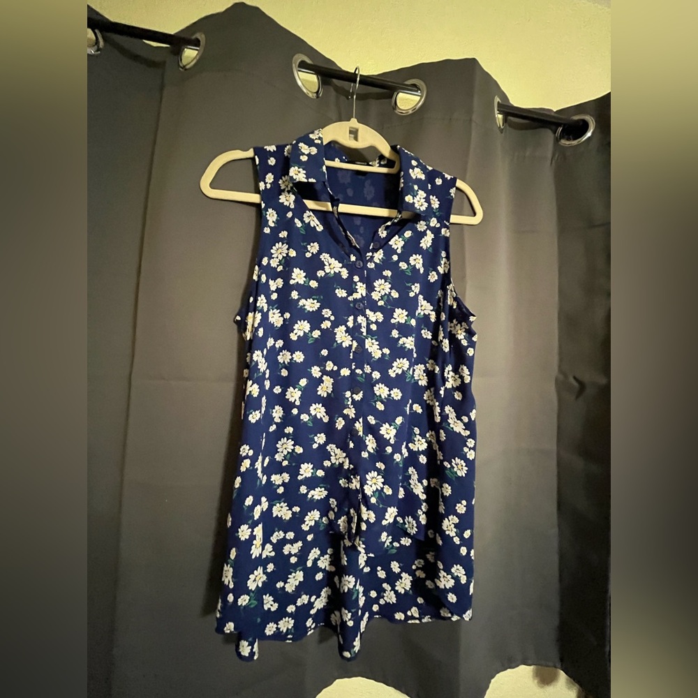 Women’s Sleeveless Navy Floral Button-Front Top